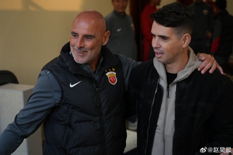 178直播-前海港外援奥斯卡在多哈探班海港，并观看球队与泽尼特的热身赛